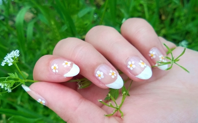 Spring Nail Idea: French Tips With Flowers -  Fashion Blog